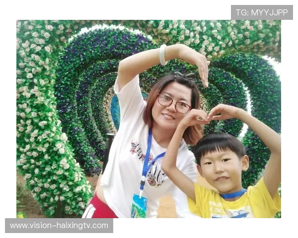 开箱拆足球明星卡大揭秘，揭秘稀有卡片和超级惊喜，快来一起欣赏吧